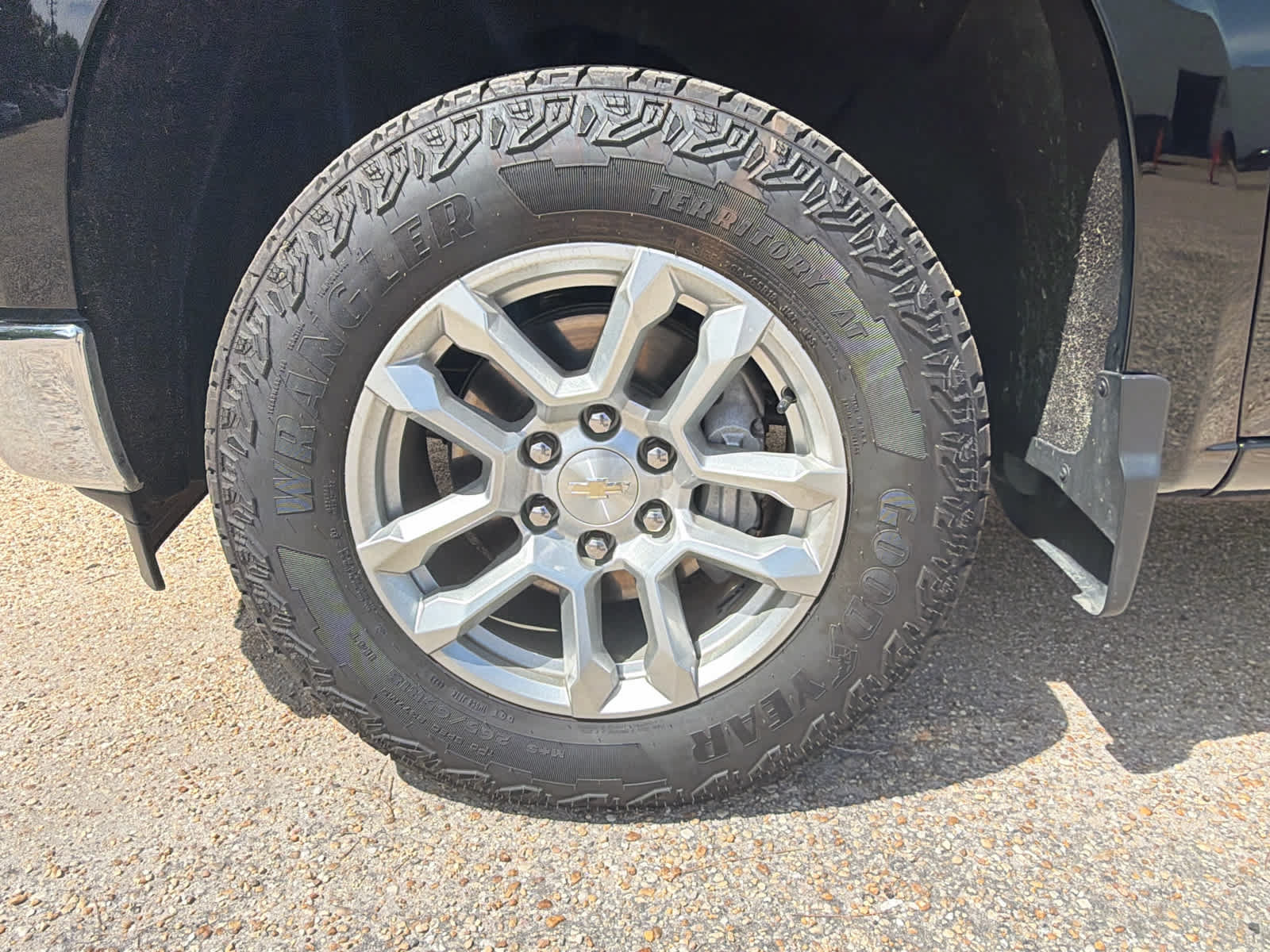 Used 2024 Chevrolet Silverado 1500 LT AWD/4WD image 10