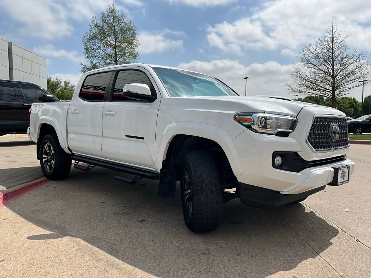 Used 2019 Toyota Tacoma TRD Sport w/ Technology Package image 5