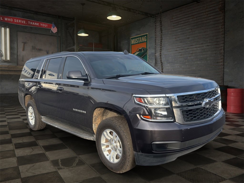 Used 2018 Chevrolet Suburban LT image 2