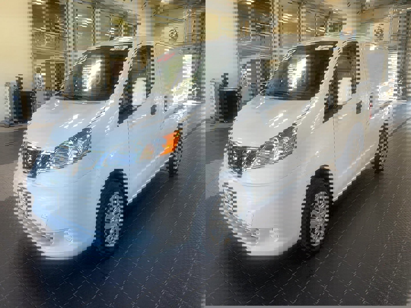 Used 2020 Nissan NV200 SV w/ Back Door Glass Package image 3