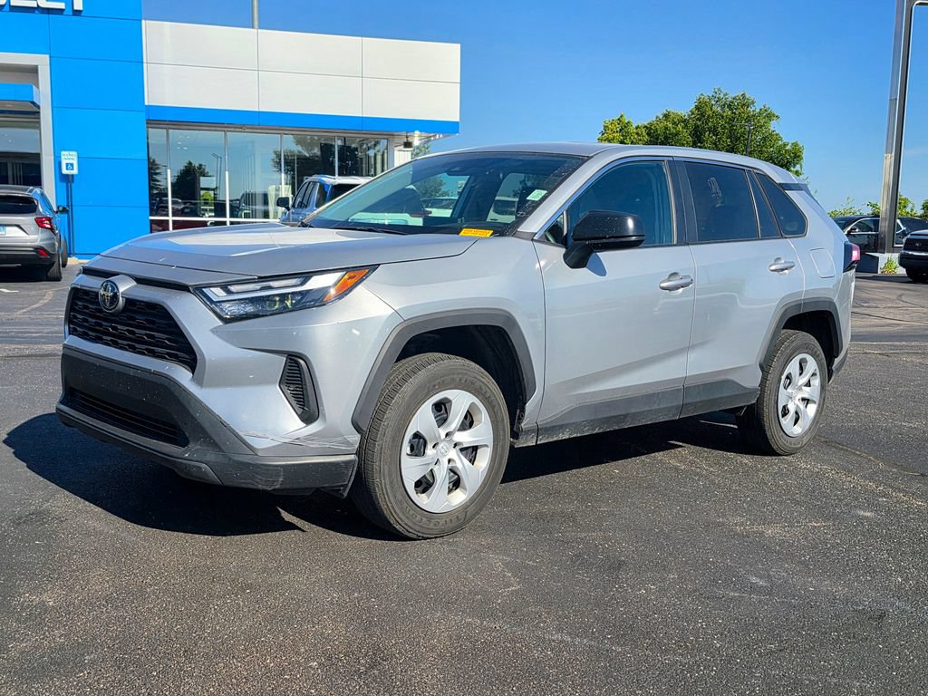 Used 2025 Toyota RAV4 LE AWD/4WD image 2
