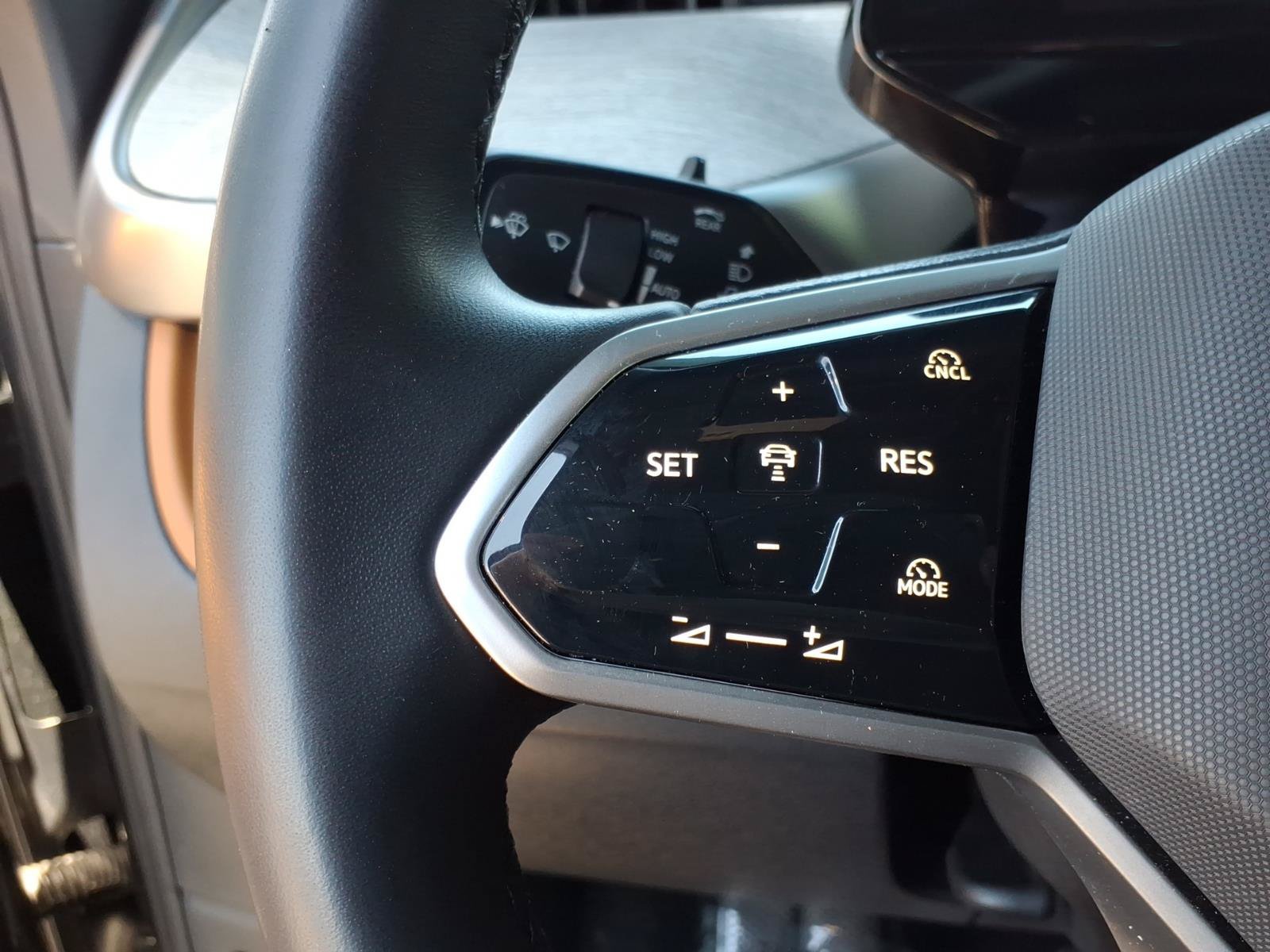 Certified 2025 Volkswagen ID. Buzz Pro S RWD image 30