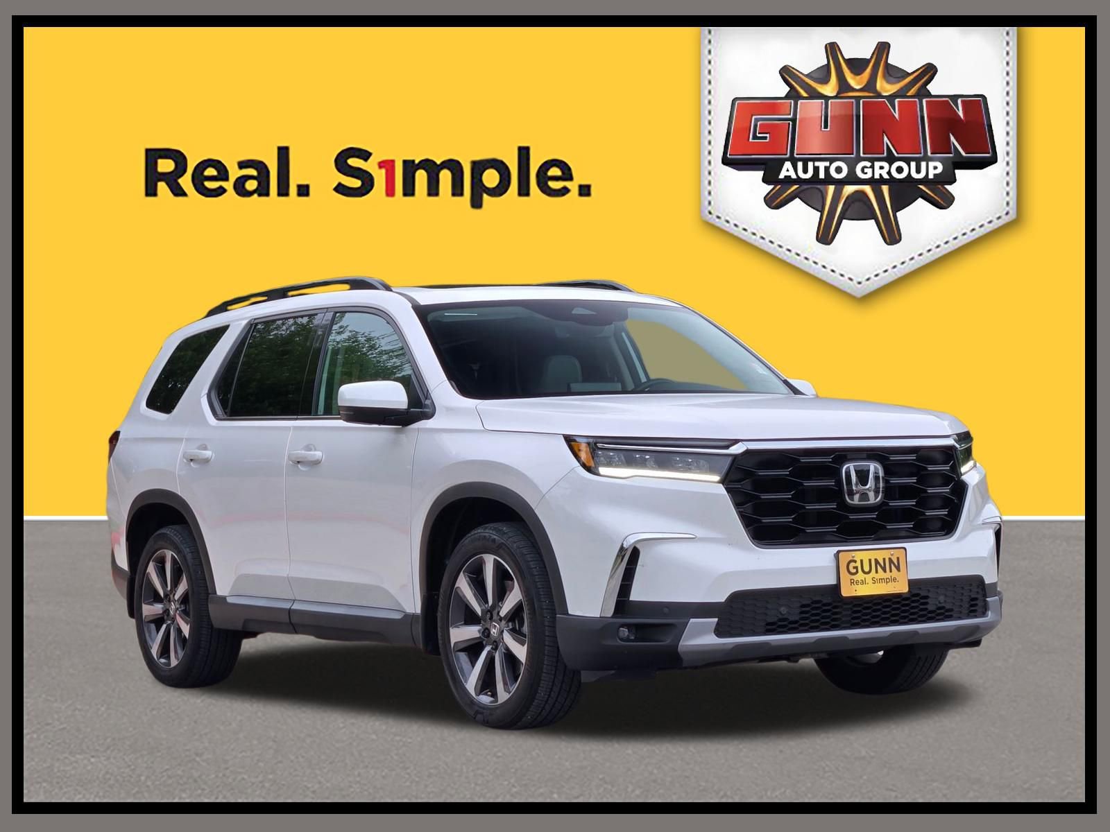 Used 2025 Honda Pilot Touring image 1