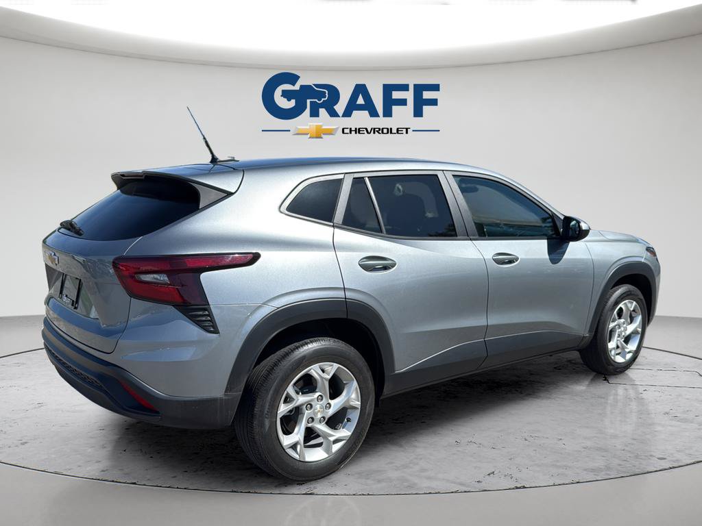 Used 2024 Chevrolet Trax LS w/ LS Convenience Package FWD image 15