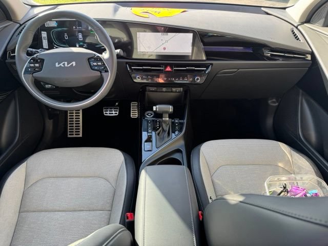 Certified 2025 Kia Niro SX Touring FWD image 42
