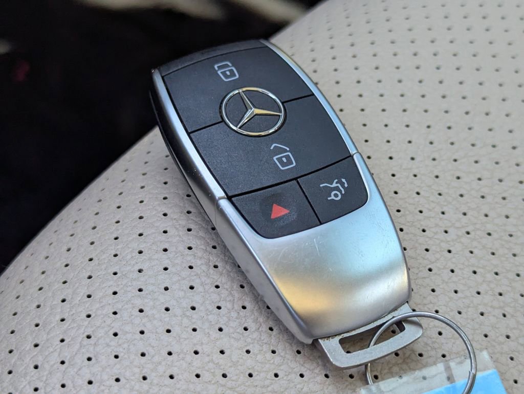 Used 2022 Mercedes-Benz GLC 300 w/ Premium Package Lite image 22