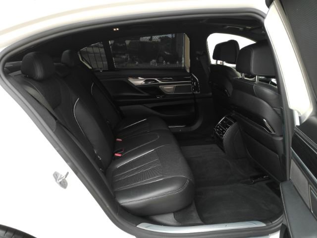 Used 2019 BMW 750i w/ Executive Package RWD image 29