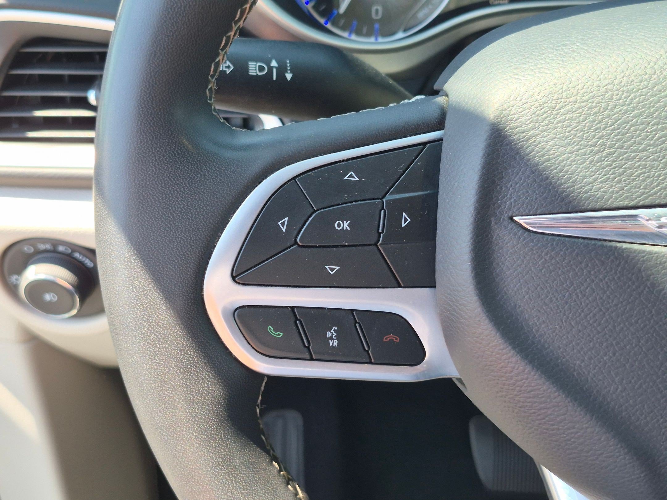 Used 2024 Chrysler Pacifica Touring-L FWD image 18
