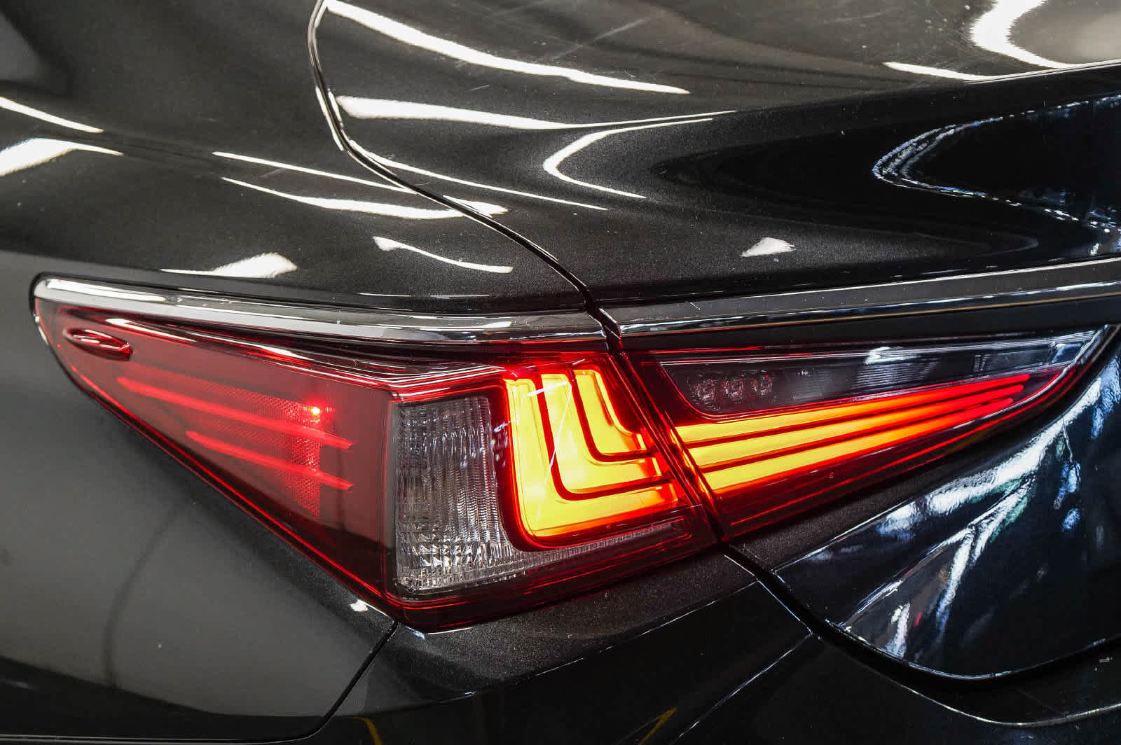 Used 2024 Lexus ES 350 w/ Accessory Package (Z2) FWD image 7