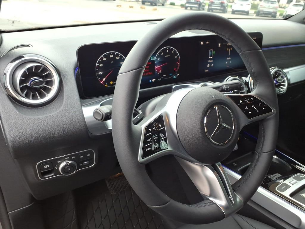 New 2026 Mercedes-Benz GLB 250 4MATIC image 16