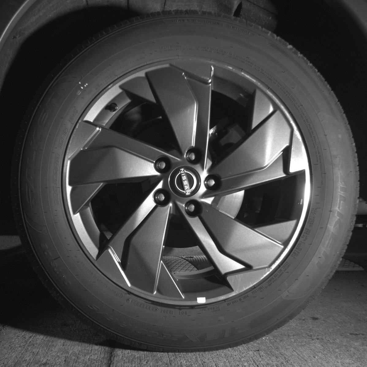 Used 2025 Nissan Rogue SV image 14