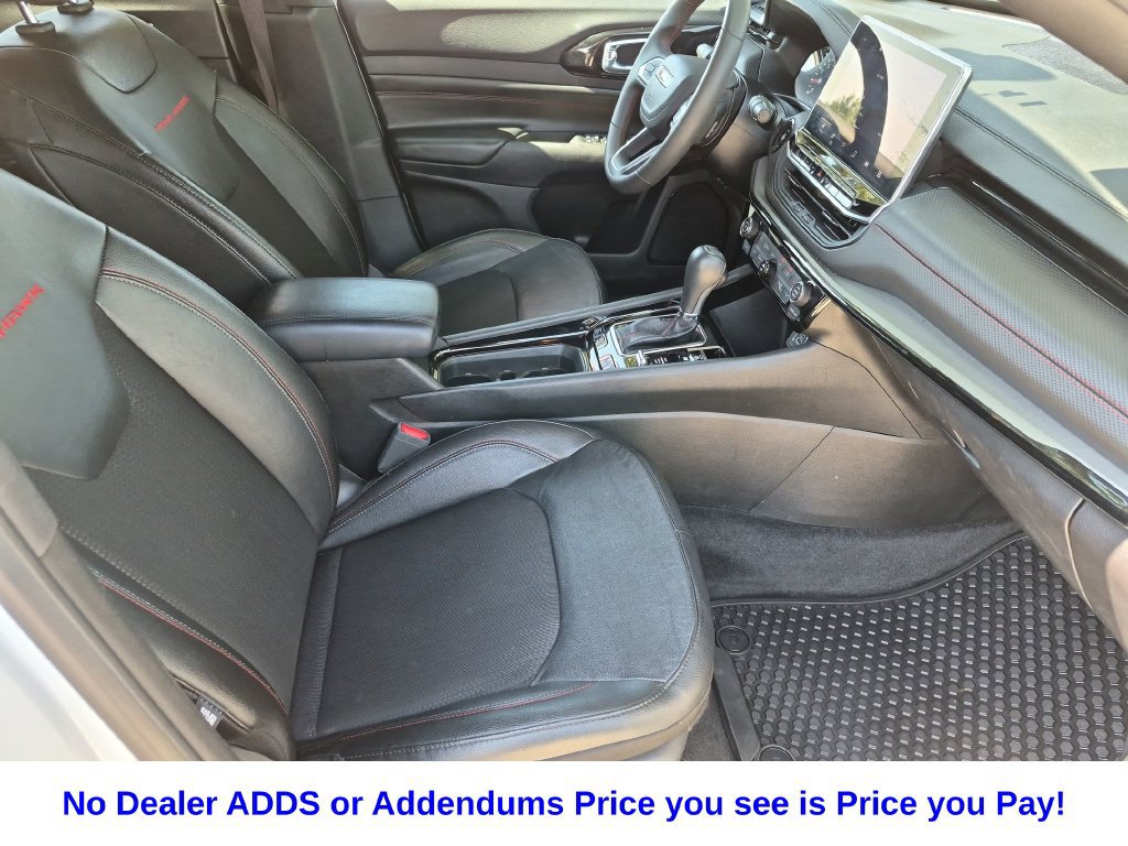 Used 2025 Jeep Compass Trailhawk AWD/4WD image 38