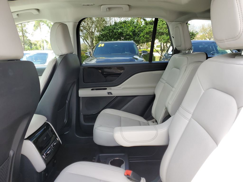Used 2025 Lincoln Aviator 2WD image 11