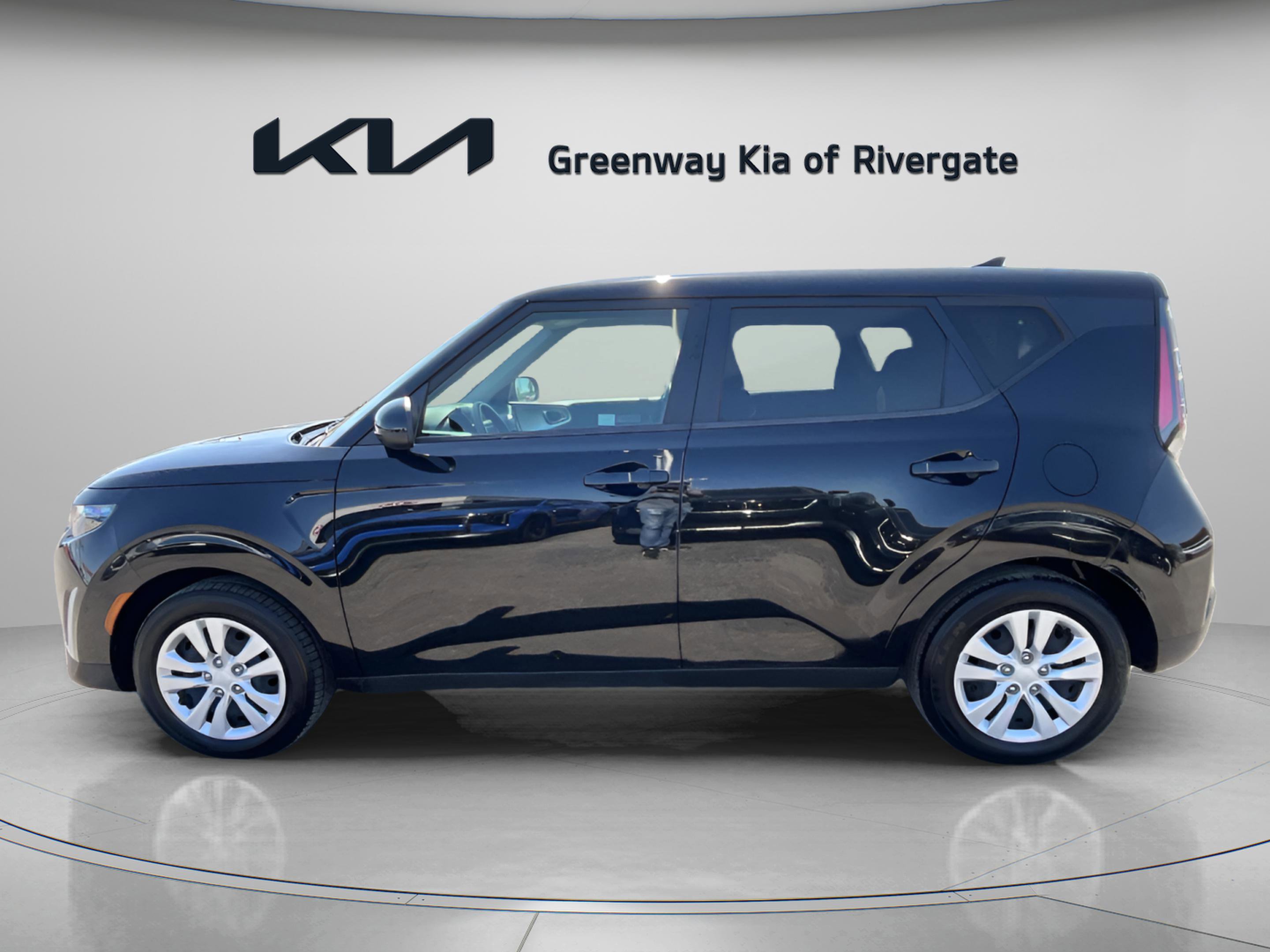 Used 2023 Kia Soul LX FWD image 4