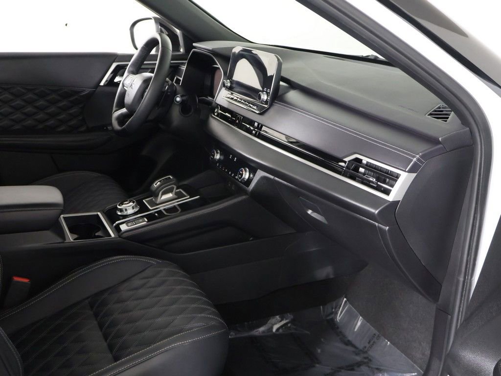 Used 2023 Mitsubishi Outlander SEL Black Edition AWD/4WD image 28
