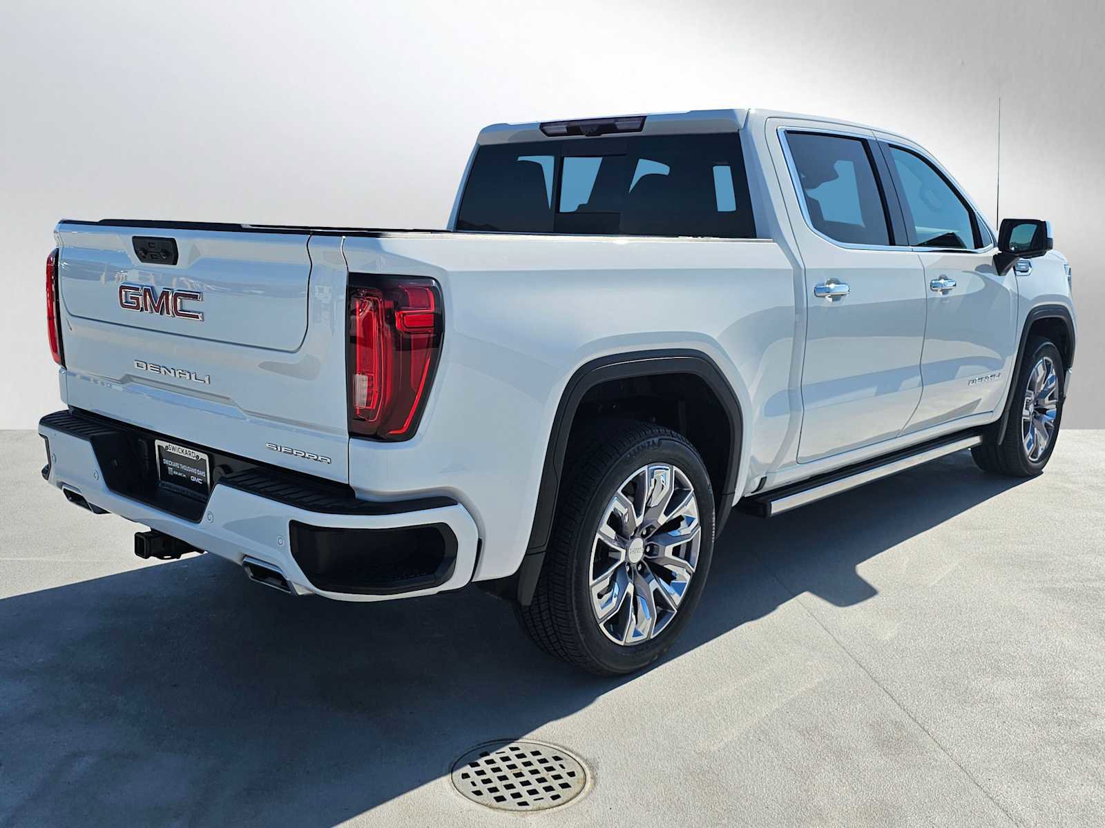 Used 2024 GMC Sierra 1500 Denali w/ Denali Reserve Package AWD/4WD image 3