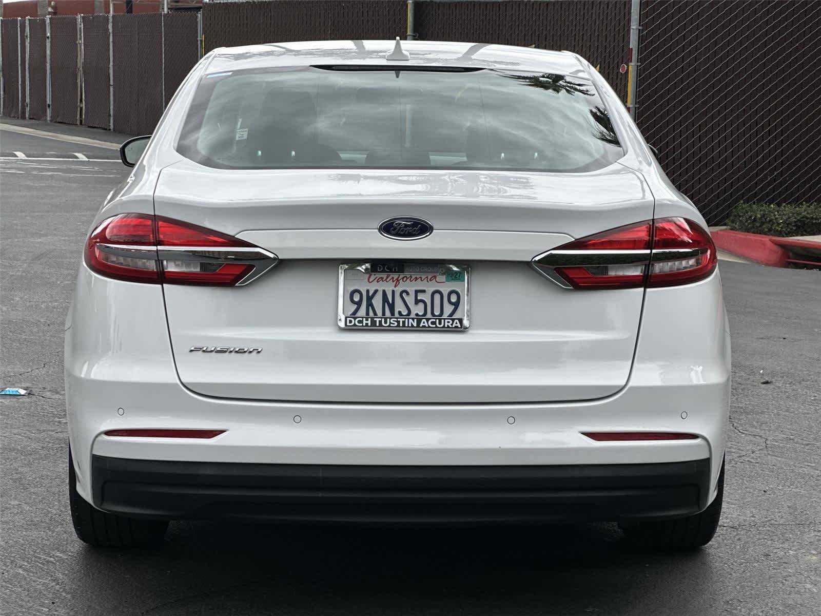 Used 2020 Ford Fusion SE FWD image 6