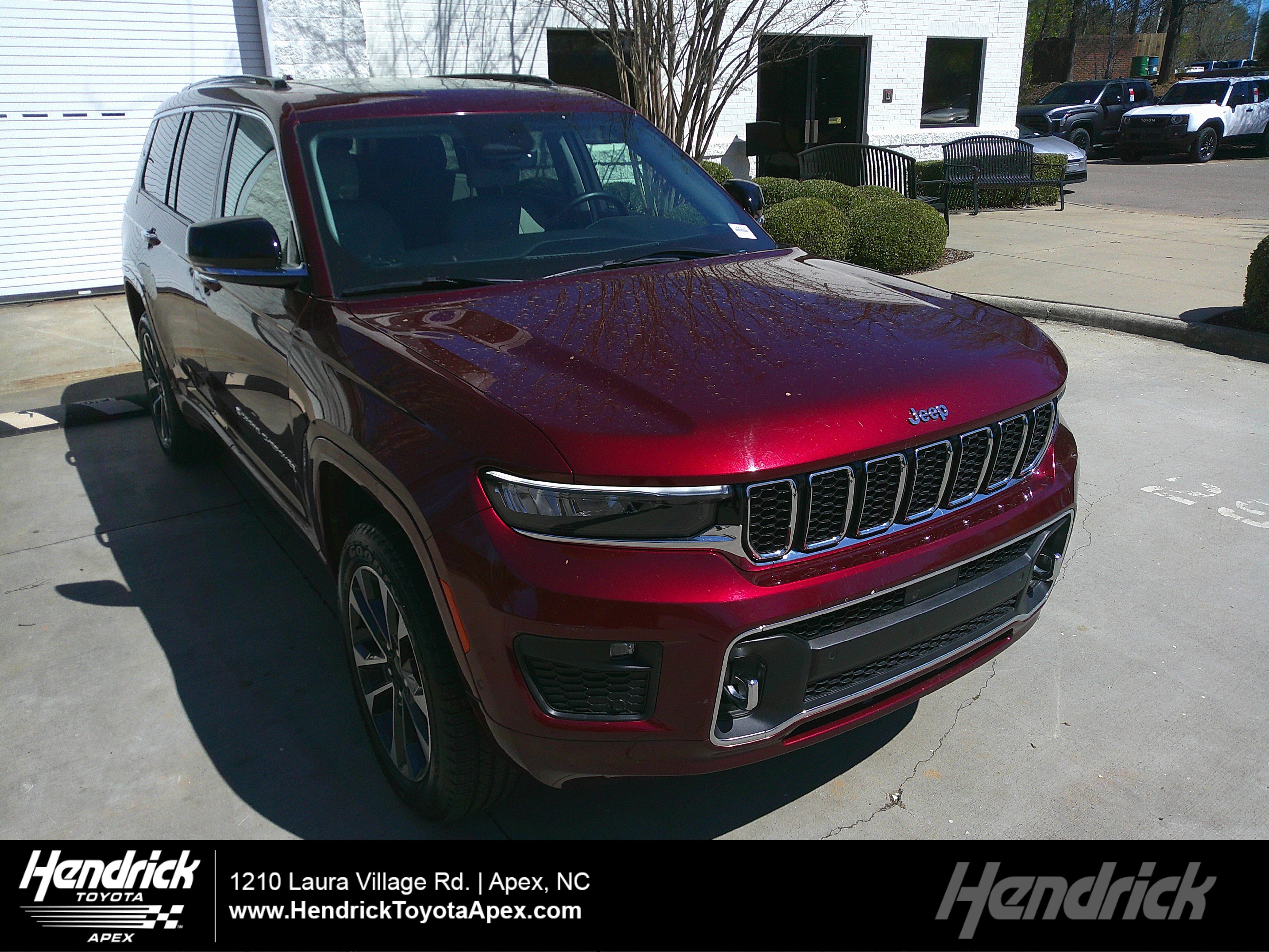 Used 2022 Jeep Grand Cherokee L Overland w/ Luxury Tech Group IV AWD/4WD image 1