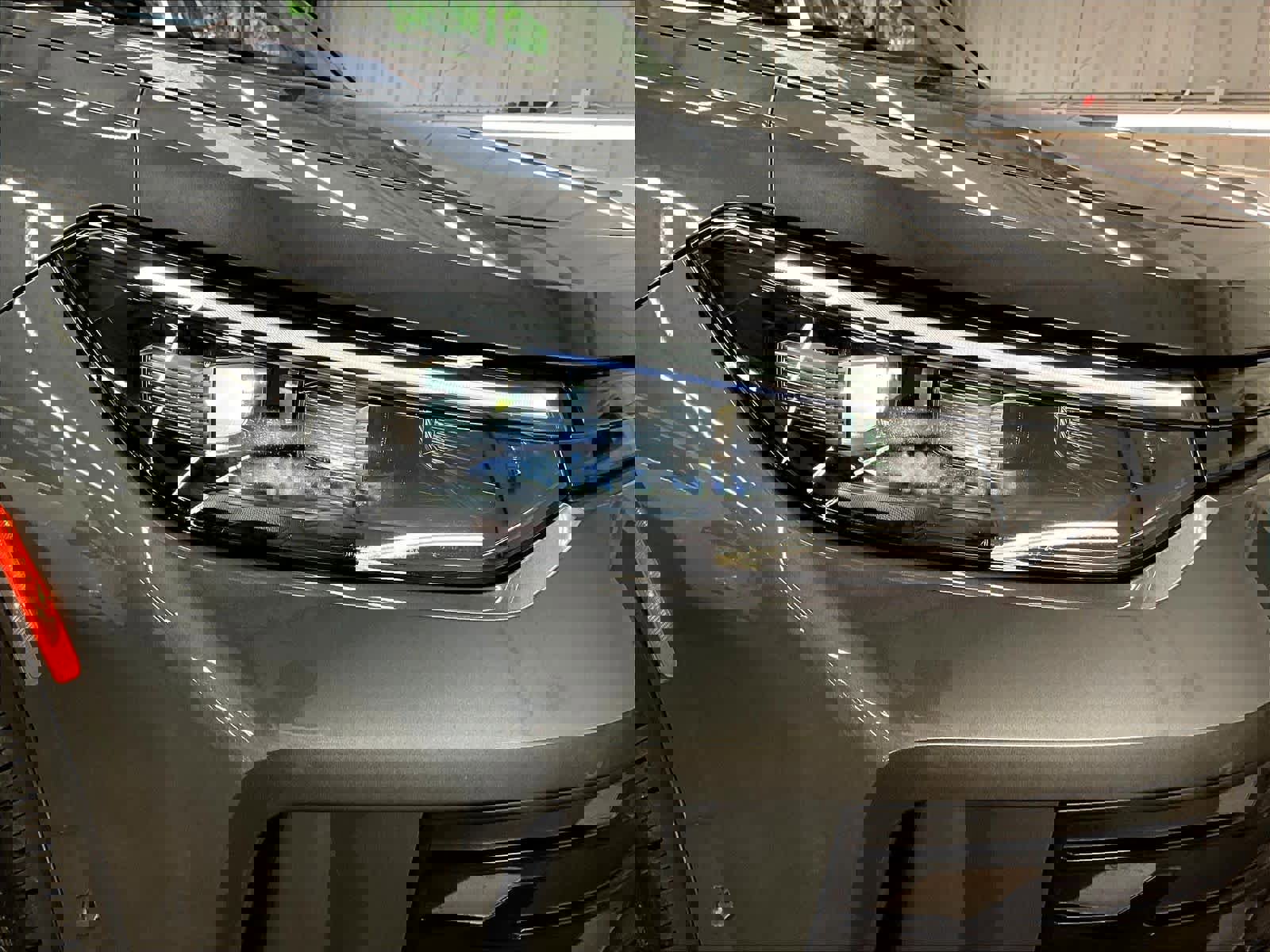 Used 2025 Volkswagen Tiguan SE w/ Panoramic Sunroof Package image 31