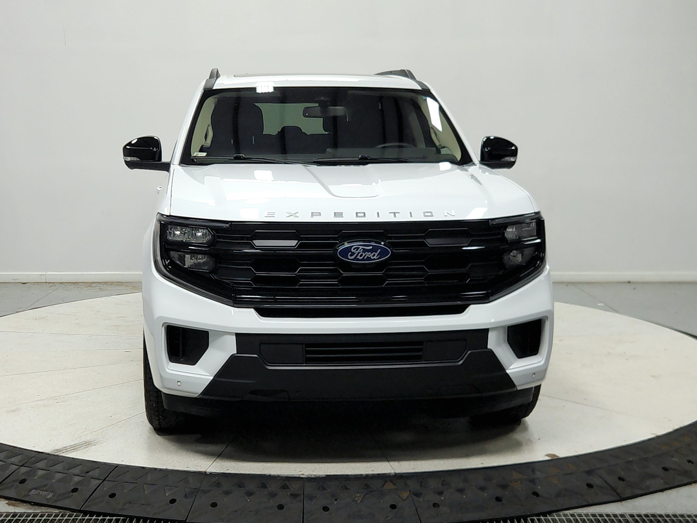 Used 2025 Ford Expedition Active AWD/4WD image 3