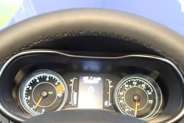 Used 2021 Jeep Cherokee Latitude AWD/4WD image 18