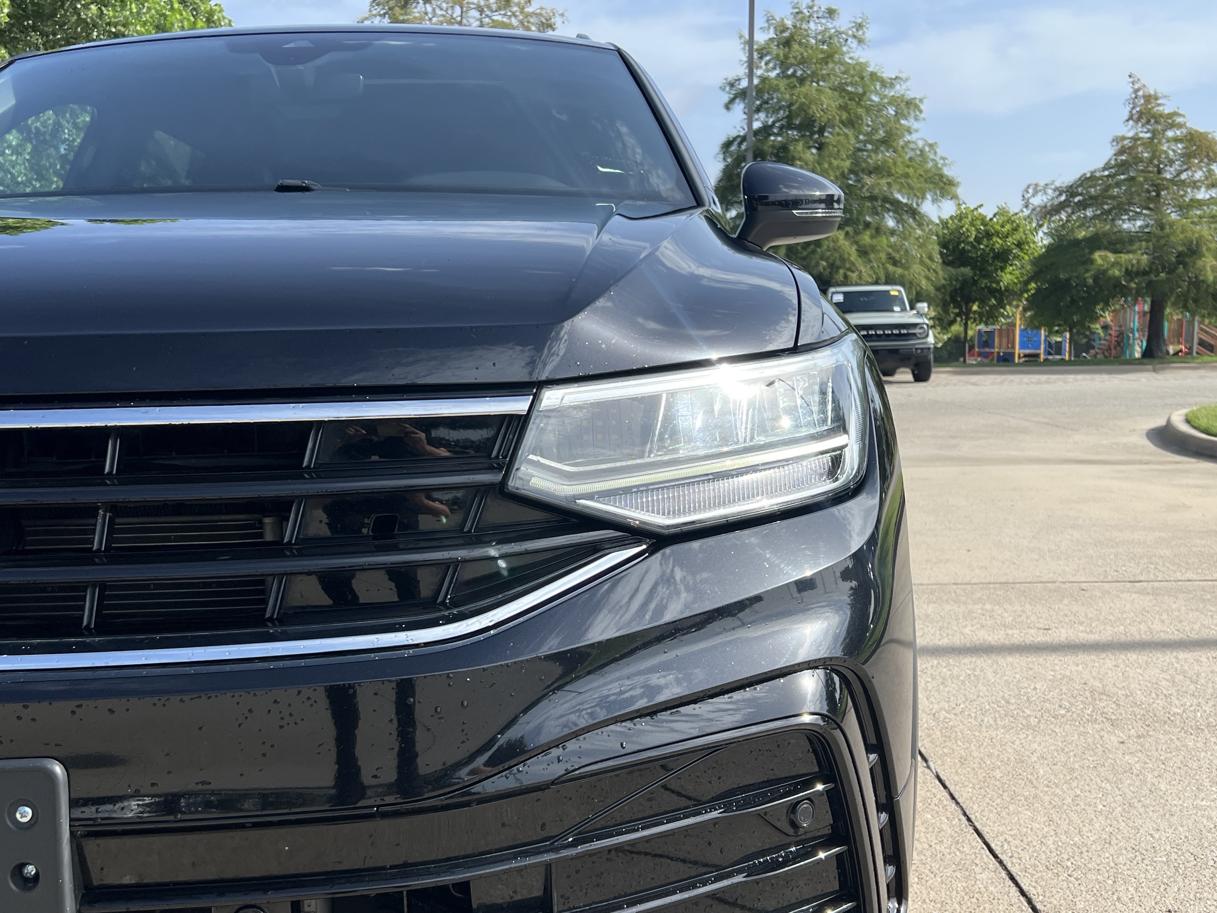 Certified 2023 Volkswagen Tiguan SE R-Line FWD image 5