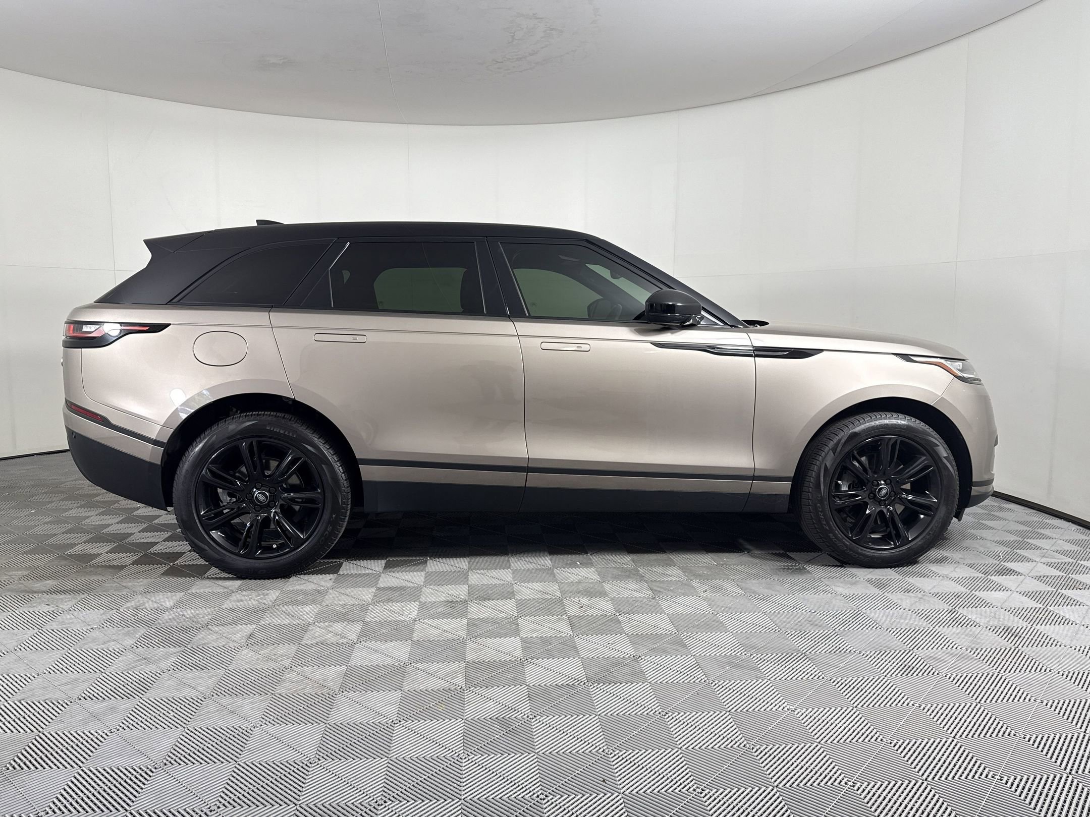 Used 2022 Land Rover Range Rover Velar S image 8