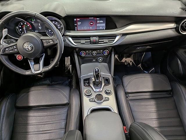 Used 2023 Alfa Romeo Stelvio Veloce AWD/4WD image 26