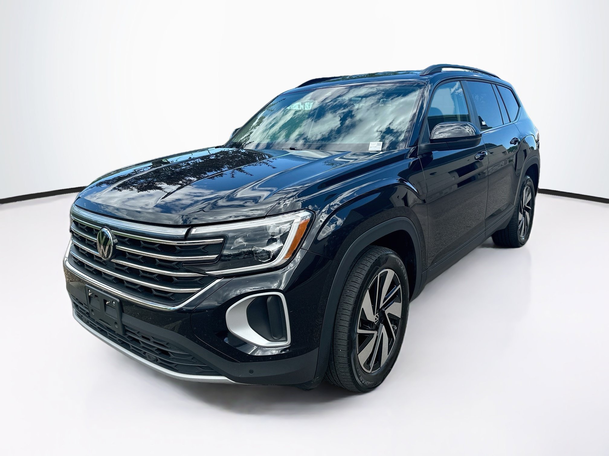 Used 2024 Volkswagen Atlas SE AWD/4WD image 3