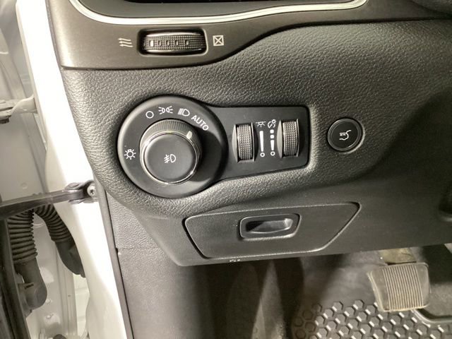 Used 2023 Jeep Cherokee Trailhawk image 21