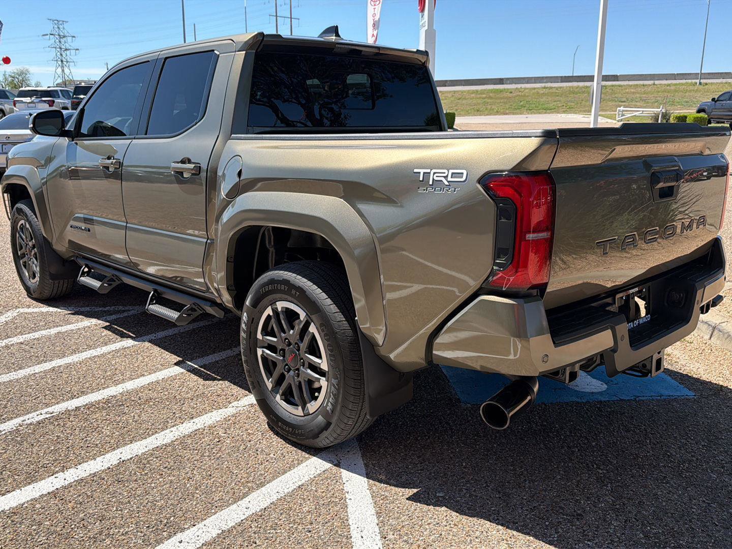 Used 2026 Toyota Tacoma TRD Sport w/ TRD Sport Upgrade Package image 5