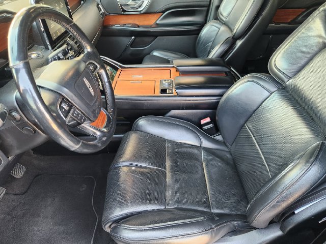 Used 2019 Lincoln Navigator L Select RWD image 12
