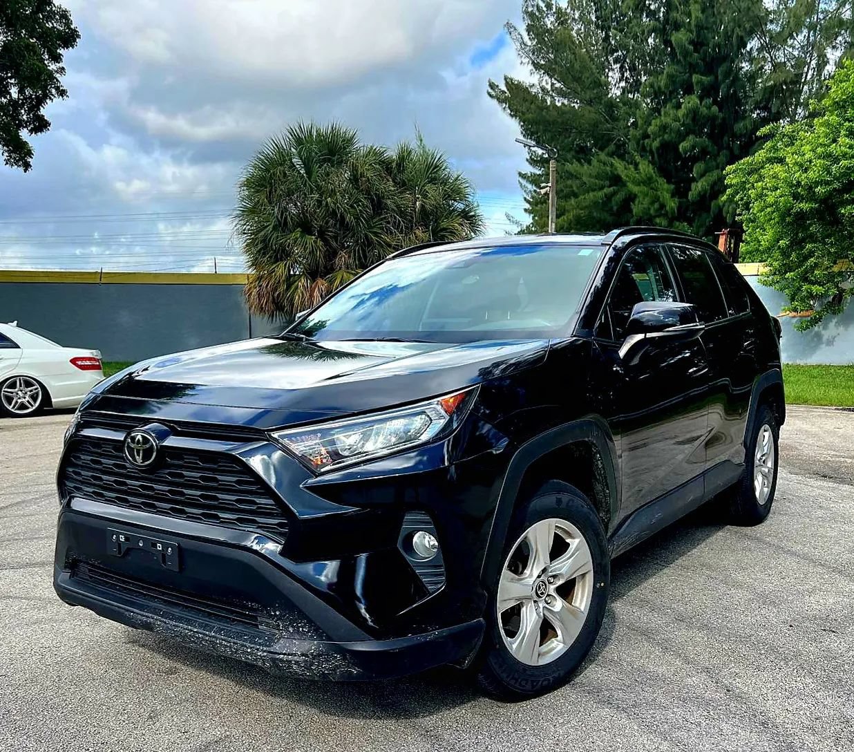 Used 2021 Toyota RAV4 XLE AWD/4WD image 9