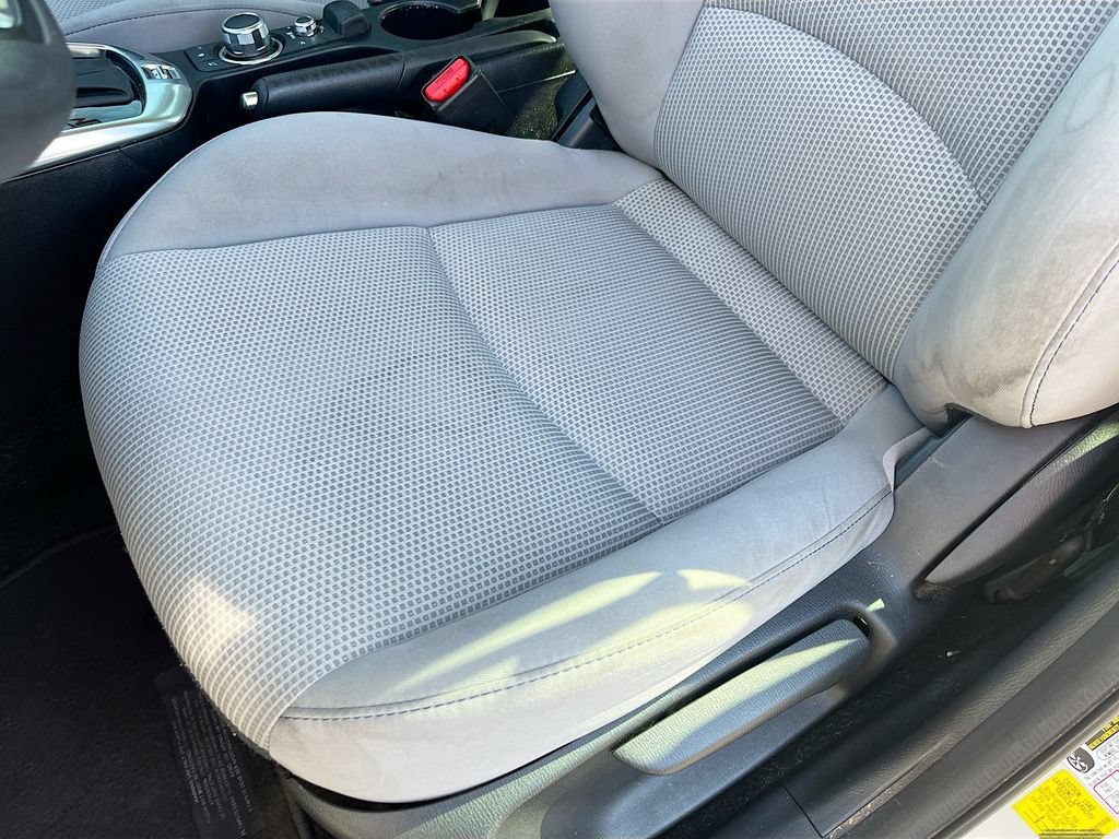 Used 2019 Toyota Yaris LE FWD image 18