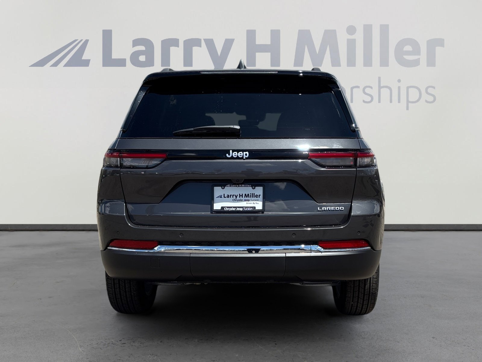 New 2025 Jeep Grand Cherokee Laredo X w/ Trailer Tow Package image 4