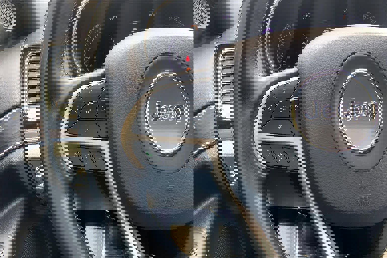 Used 2020 Jeep Grand Cherokee Overland image 16