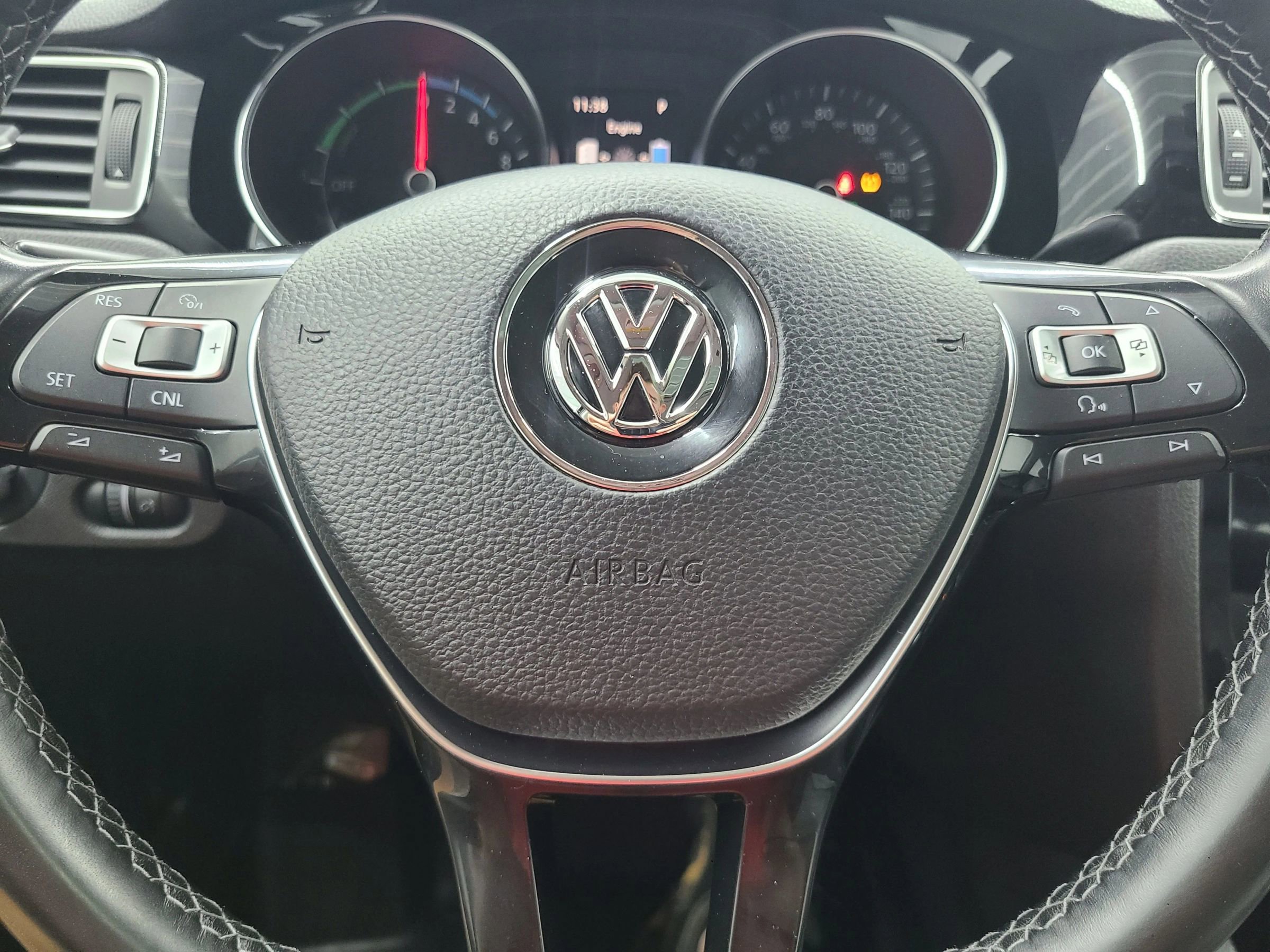 Used 2016 Volkswagen Jetta SEL Premium image 28