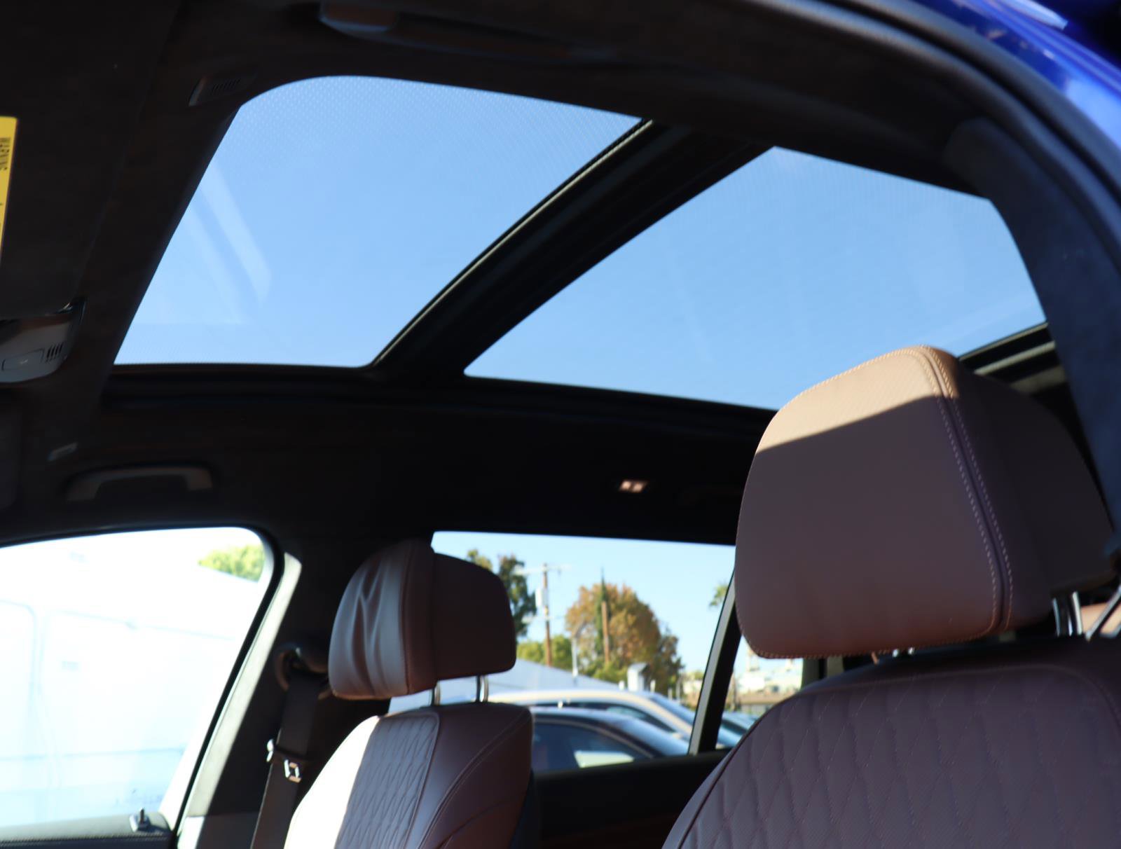 Used 2025 BMW X7 M60i w/ Executive Package image 21