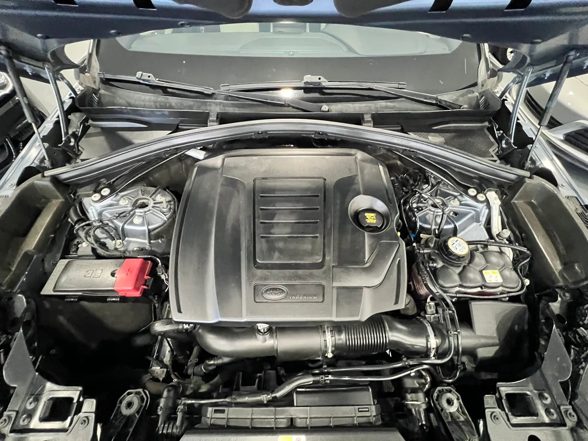 Used 2019 Land Rover Range Rover Velar R-Dynamic SE AWD/4WD image 38