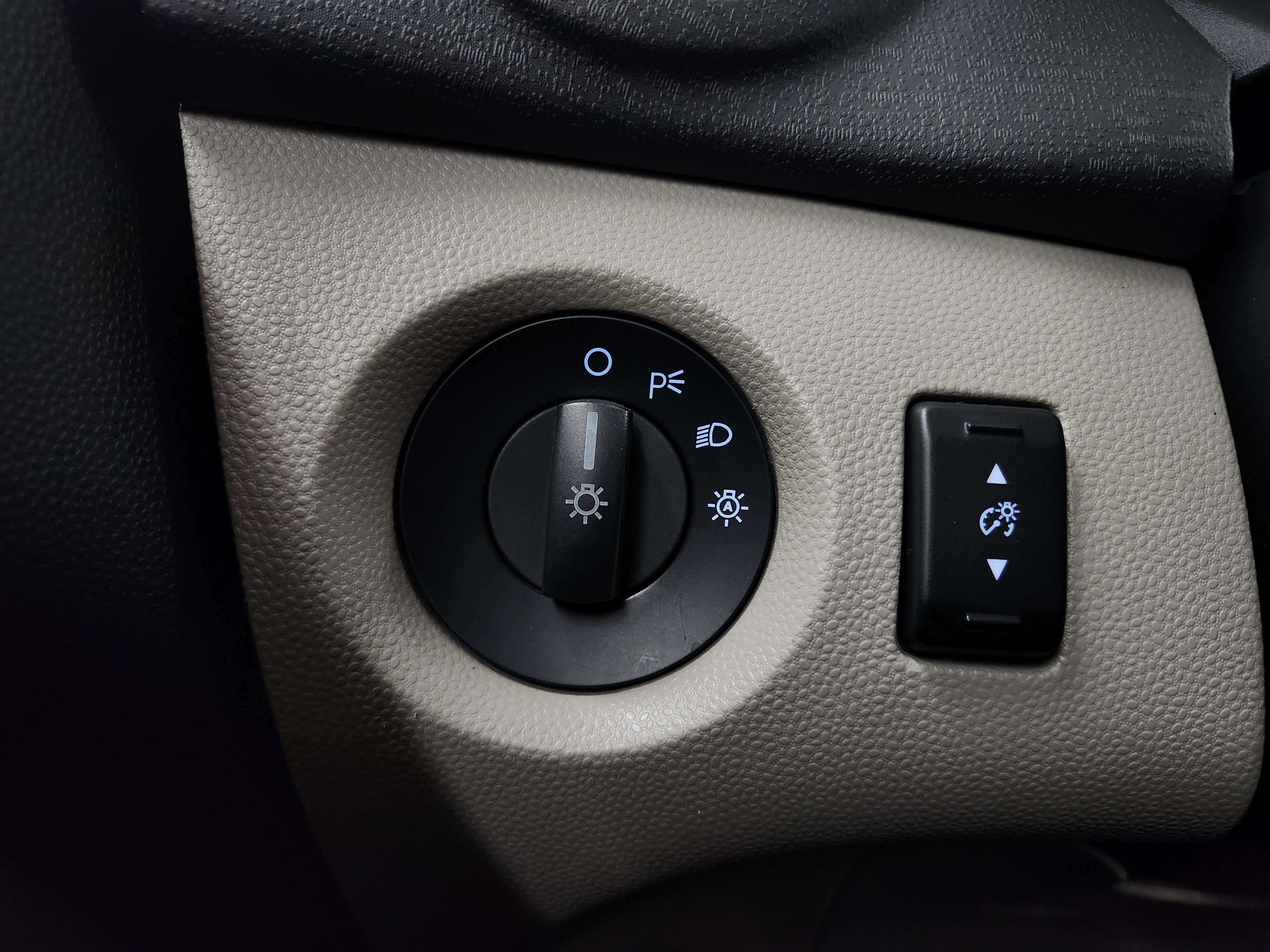 Used 2014 Ford Fiesta SE image 11