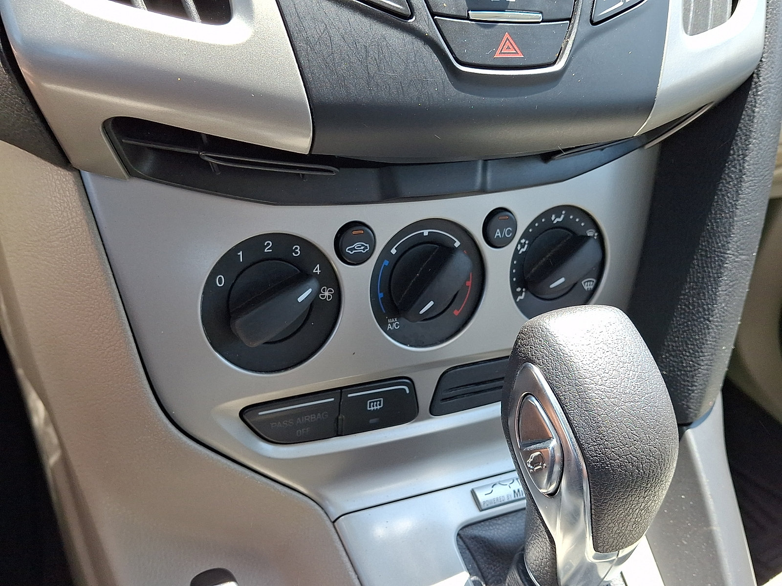 Used 2013 Ford Focus SE w/ SE Winter Pkg FWD image 18