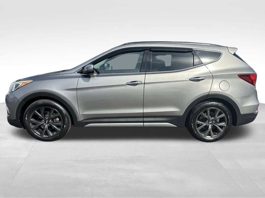 Used 2017 Hyundai Santa Fe Sport FWD image 2