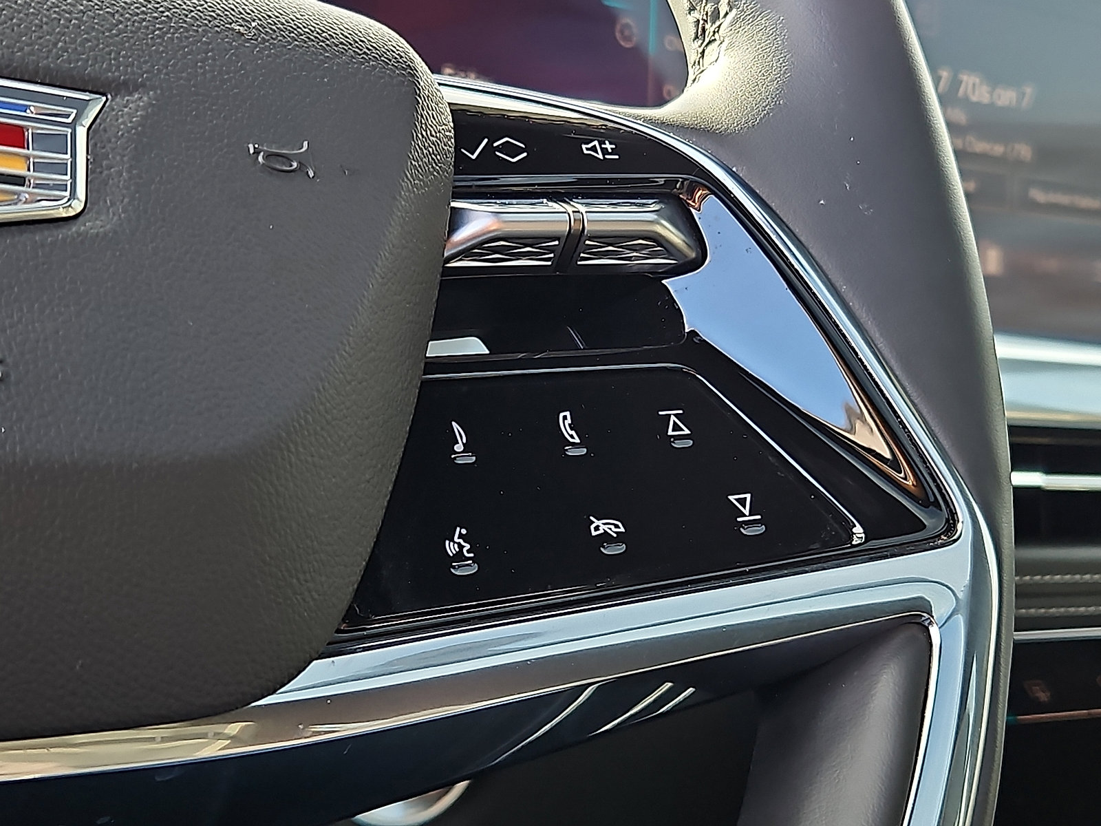 Certified 2025 Cadillac Escalade Sport w/ LPO, ONYX Package image 25