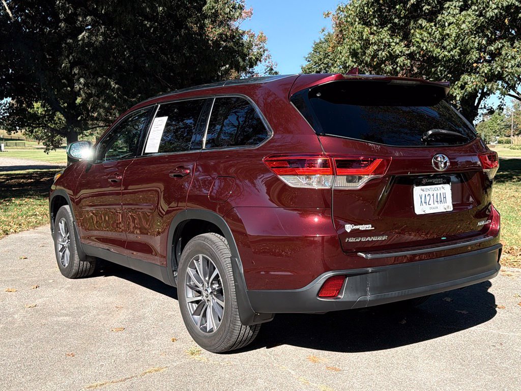 Used 2019 Toyota Highlander XLE AWD/4WD image 7