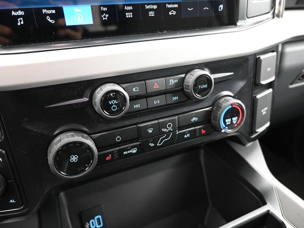 New 2026 Ford F350 XLT w/ XLT Premium Package AWD/4WD image 16