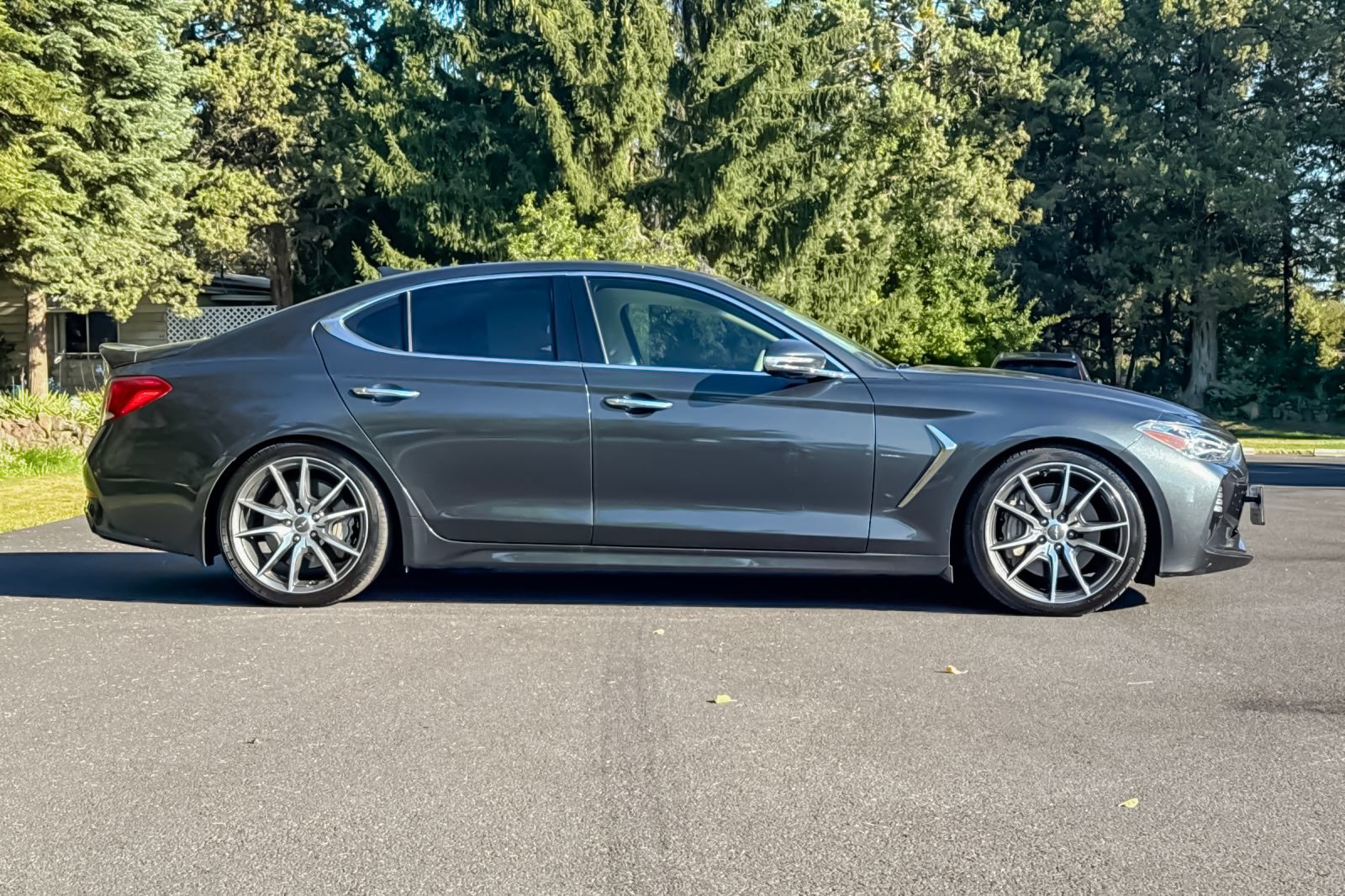 Used 2019 Genesis G70 3.3T Design RWD image 3