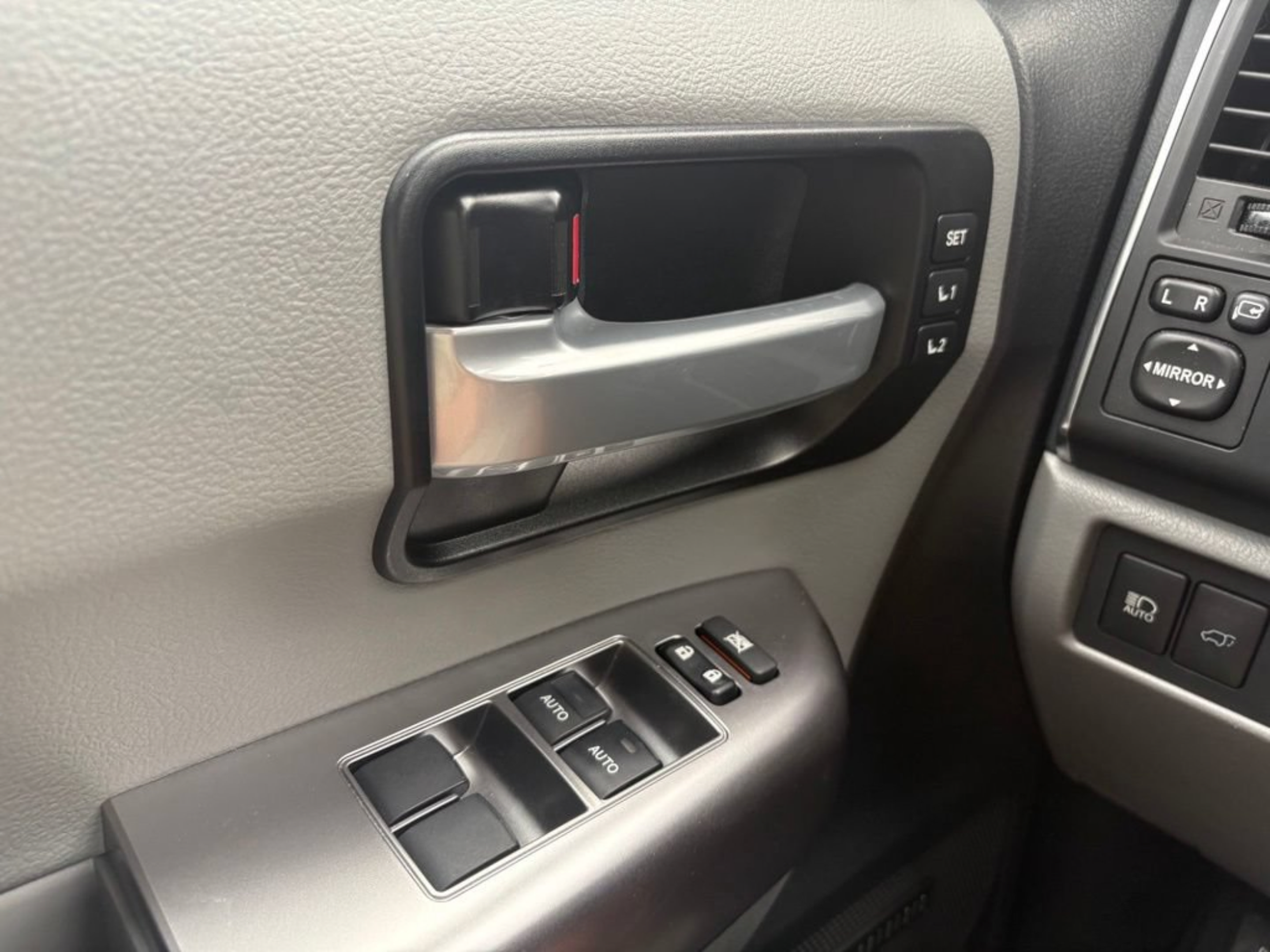 Certified 2021 Toyota Sequoia Limited w/ Safety & Convenience Package AWD/4WD image 19