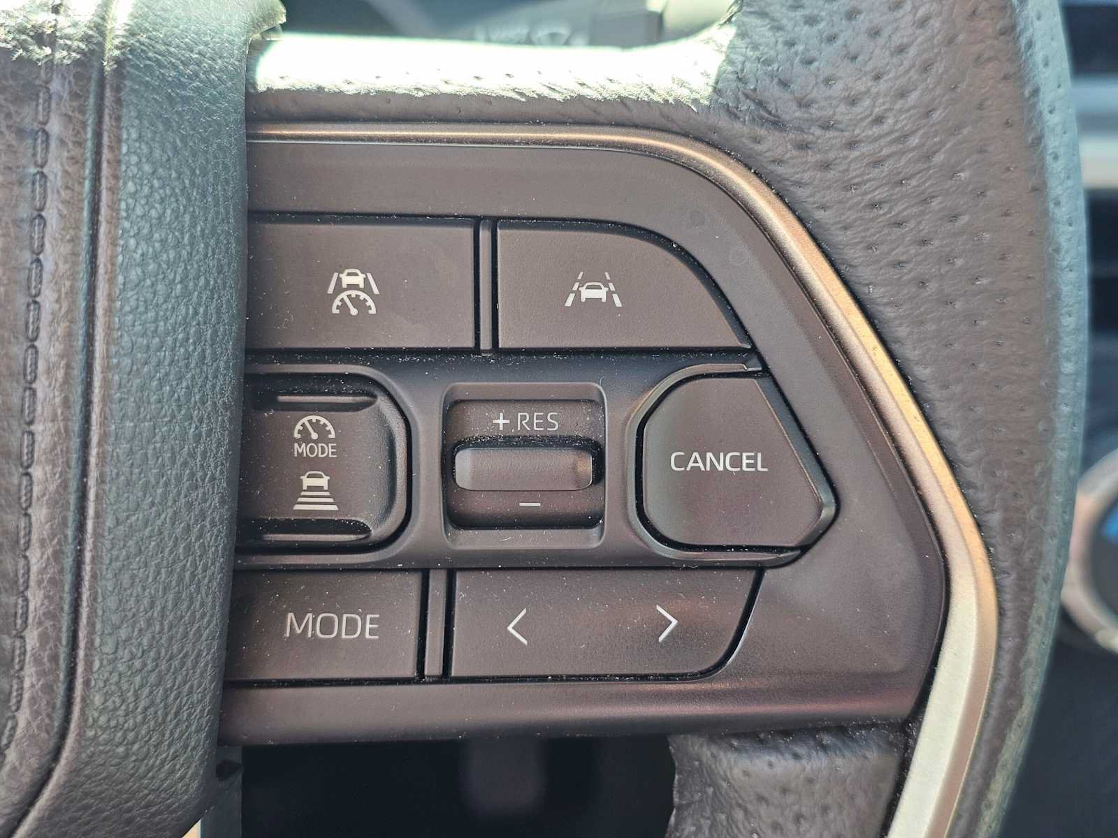Certified 2025 Toyota Tacoma TRD Off-Road AWD/4WD image 29