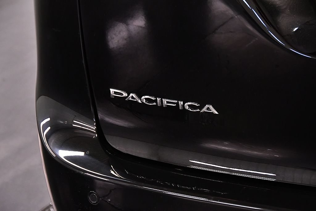 Used 2026 Chrysler Pacifica Limited FWD image 10