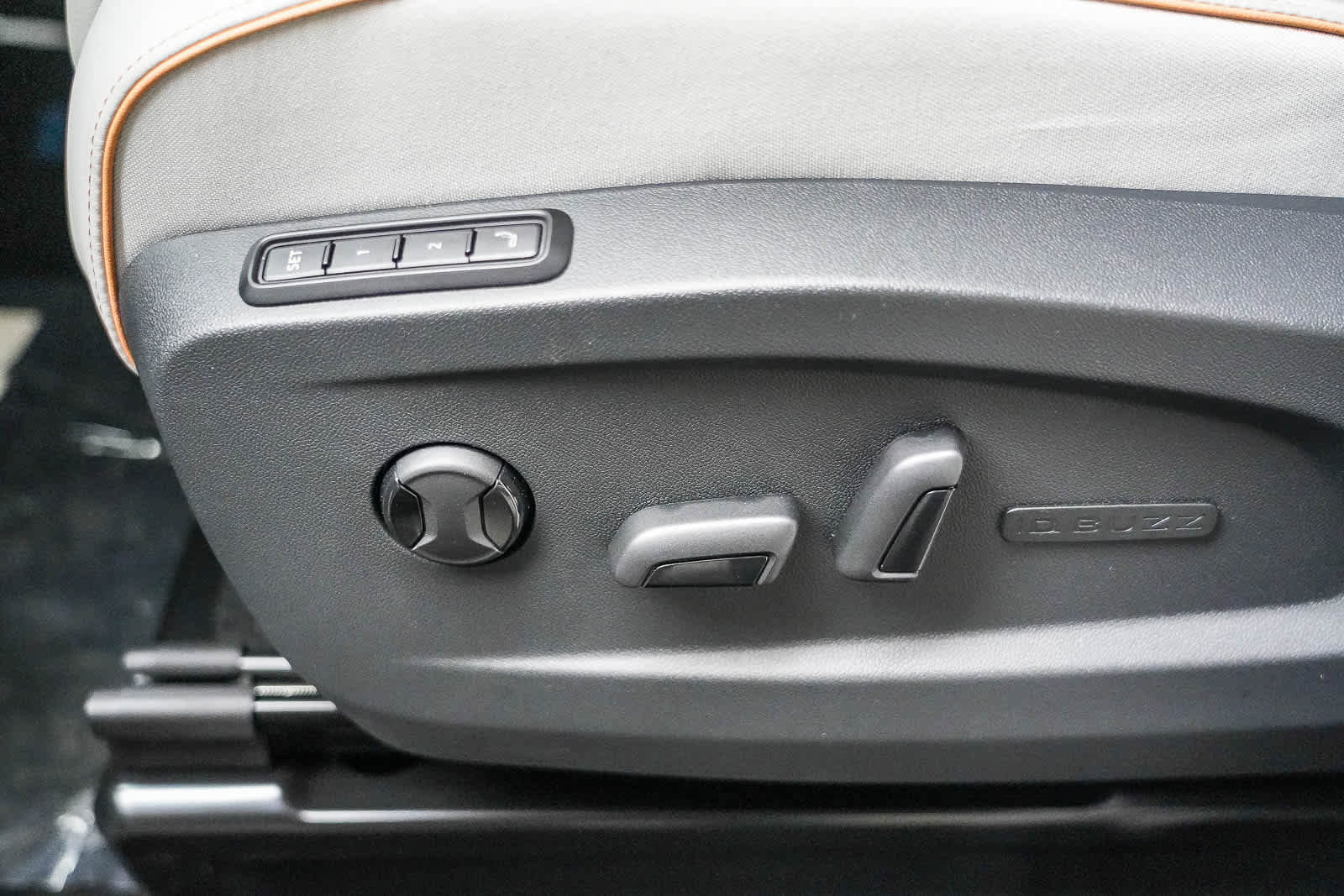 New 2025 Volkswagen ID. Buzz Pro S Plus AWD/4WD image 24